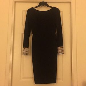 Black long sleeve dress w/ sleeve detail!